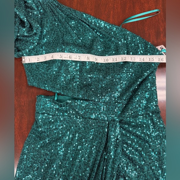 Mac Duggal Size 6 Green 26730 Sequined One Shoulder Cut Out Formal Gown Dress - Picture 12 of 13